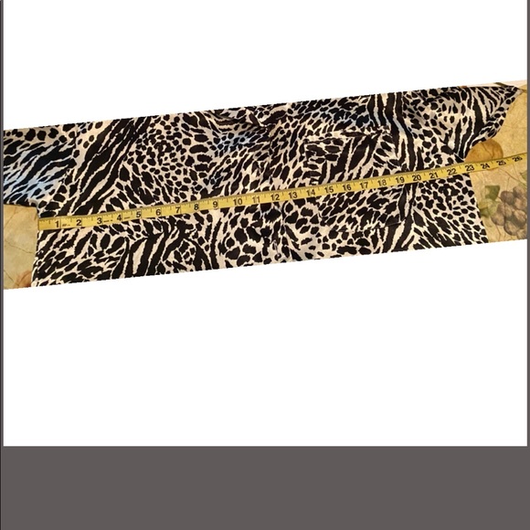 VICTORIAS SECRET  COVER UP / LOUNGE - Picture 9 of 13